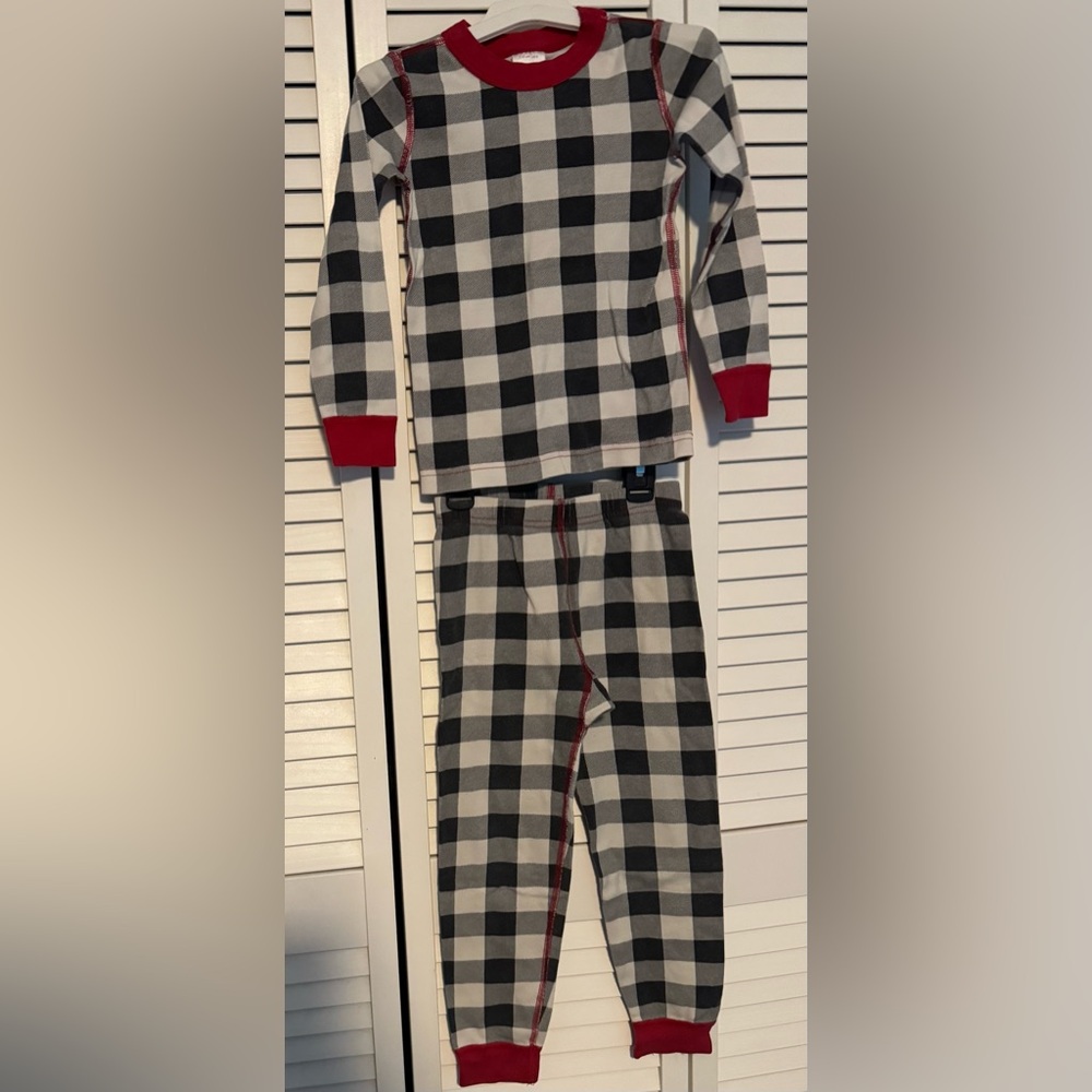 Hanna Andersson Black And White Plaid With Red Trim 5T Pajamas